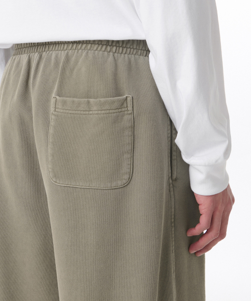 MUSINSA STANDARD（ムシンサスタンダード）の「ピグメントワンタックバミューダスウェットパンツ [カーキ]（その他パンツ・メンズ・その他・SMALL/MEDIUM/LARGE/X-LARGE/XX-LARGE/XXX-LARGE）」の5枚目の写真