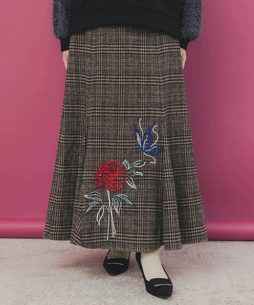 iS ScoLar(イズスカラー)の「553259:バラ×蝶刺繍起毛 チェックマーメイドスカート(スカート・レディース・チャコールグレー/ベージュ・M)」の1枚目の写真