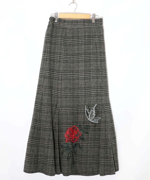iS ScoLar(イズスカラー)の「553259:バラ×蝶刺繍起毛 チェックマーメイドスカート(スカート・レディース・チャコールグレー/ベージュ・M)」の2枚目の写真