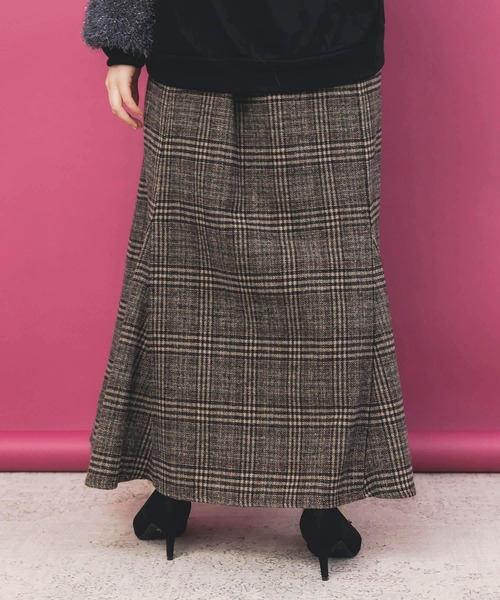 iS ScoLar(イズスカラー)の「553259:バラ×蝶刺繍起毛 チェックマーメイドスカート(スカート・レディース・チャコールグレー/ベージュ・M)」の6枚目の写真