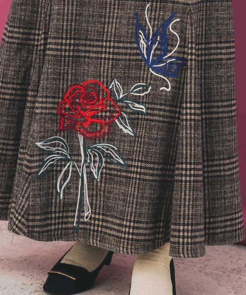 iS ScoLar(イズスカラー)の「553259:バラ×蝶刺繍起毛 チェックマーメイドスカート(スカート・レディース・チャコールグレー/ベージュ・M)」の8枚目の写真