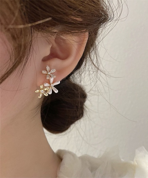 セール】【tood.】ラインストーン フラワーデザインピアス（ピアス（両