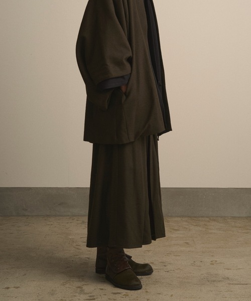 和ROBE(ワローブ)の「和ROBE / WOOL CORDURA EASY HAKAMA(その他パンツ・メンズ・オリーブ/ダークネイビー・2/3)」の1枚目の写真