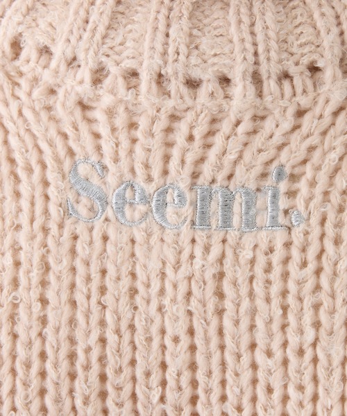 Seemi. byNICECLAUP（ シーミーバイナイスクラップ）の「【Seemi.】ハイネックロゴニット（ニット/セーター・レディース・ベージュ/オフホワイト/グレー・FREE）」の8枚目の写真