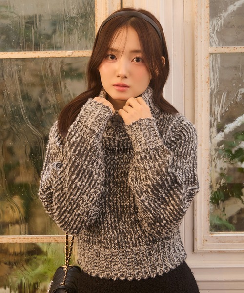 Seemi. byNICECLAUP（ シーミーバイナイスクラップ）の「【Seemi.】ハイネックロゴニット（ニット/セーター・レディース・ベージュ/オフホワイト/グレー・FREE）」の12枚目の写真