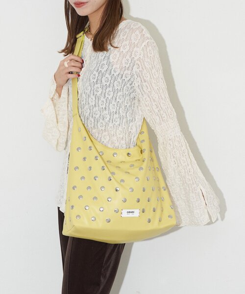 GRAIN(グレイン)の「【WEB限定】【GRAIN/グレイン】スタッズショルダートートバッグ(トートバッグ・レディース・ブラック/アイボリー/イエロー・FREE)」の3枚目の写真