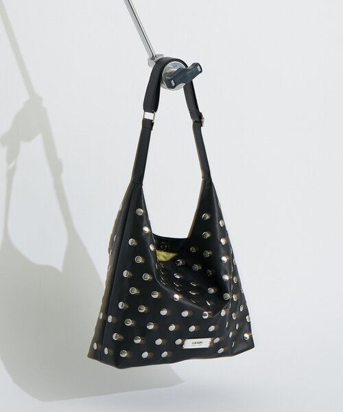 GRAIN(グレイン)の「【WEB限定】【GRAIN/グレイン】スタッズショルダートートバッグ(トートバッグ・レディース・ブラック/アイボリー/イエロー・FREE)」の2枚目の写真