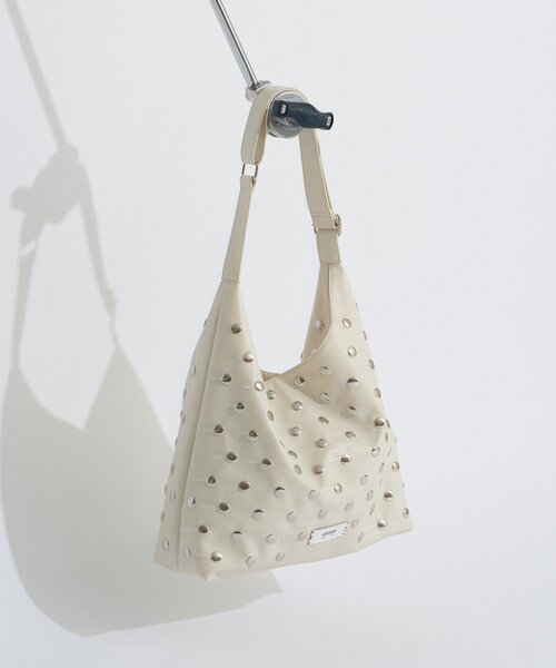 GRAIN(グレイン)の「【WEB限定】【GRAIN/グレイン】スタッズショルダートートバッグ(トートバッグ・レディース・ブラック/アイボリー/イエロー・FREE)」の4枚目の写真