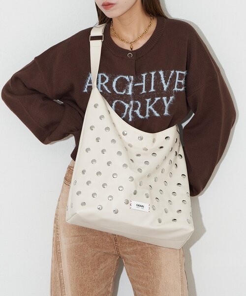 GRAIN(グレイン)の「【WEB限定】【GRAIN/グレイン】スタッズショルダートートバッグ(トートバッグ・レディース・ブラック/アイボリー/イエロー・FREE)」の5枚目の写真