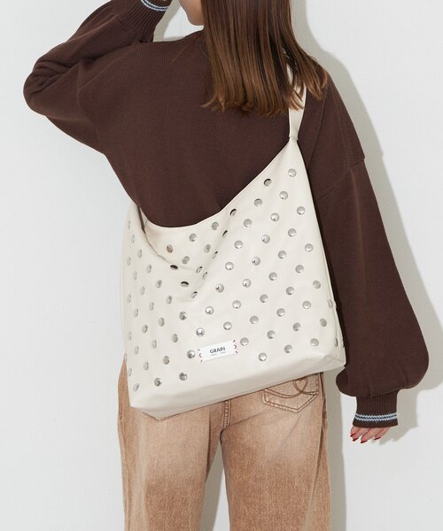 GRAIN(グレイン)の「【WEB限定】【GRAIN/グレイン】スタッズショルダートートバッグ(トートバッグ・レディース・ブラック/アイボリー/イエロー・FREE)」の6枚目の写真
