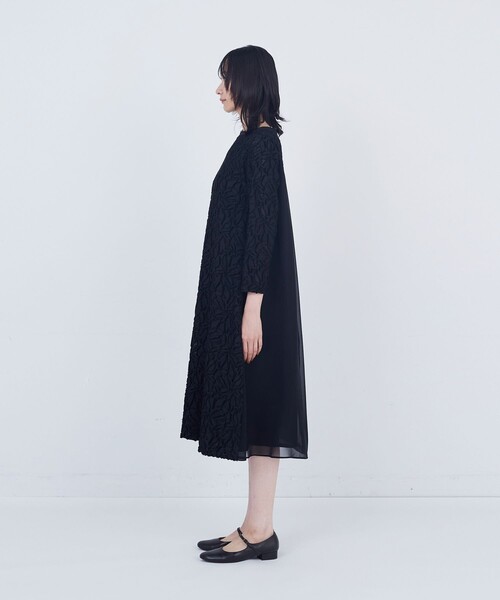 ADIEU TRISTESSE(アデュートリステス)の「カットジャカードワンピース(ワンピース・レディース・ネイビー/ブラック・38/40)」の6枚目の写真
