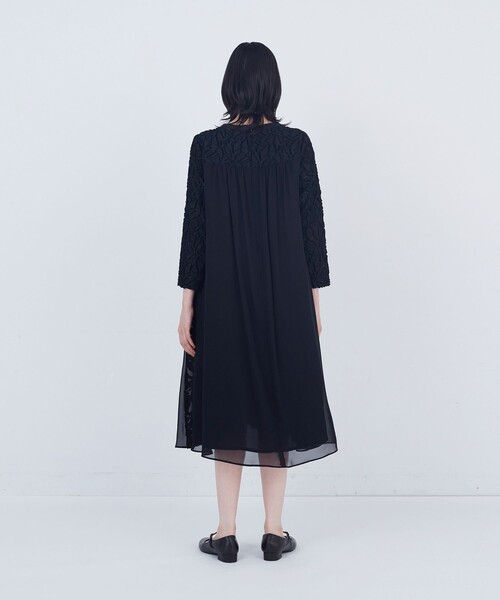 ADIEU TRISTESSE(アデュートリステス)の「カットジャカードワンピース(ワンピース・レディース・ネイビー/ブラック・38/40)」の7枚目の写真