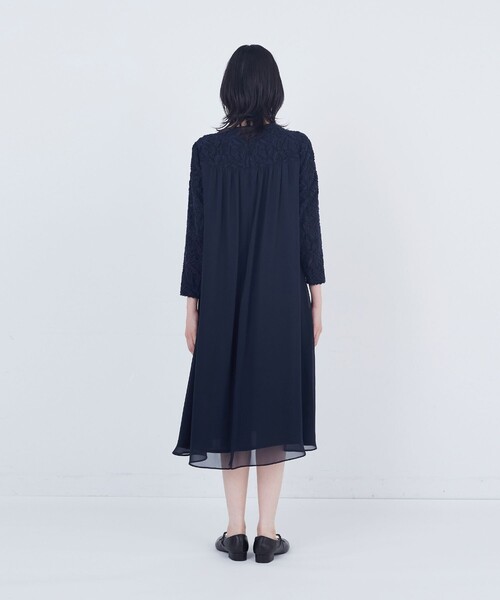 ADIEU TRISTESSE(アデュートリステス)の「カットジャカードワンピース(ワンピース・レディース・ネイビー/ブラック・38/40)」の13枚目の写真