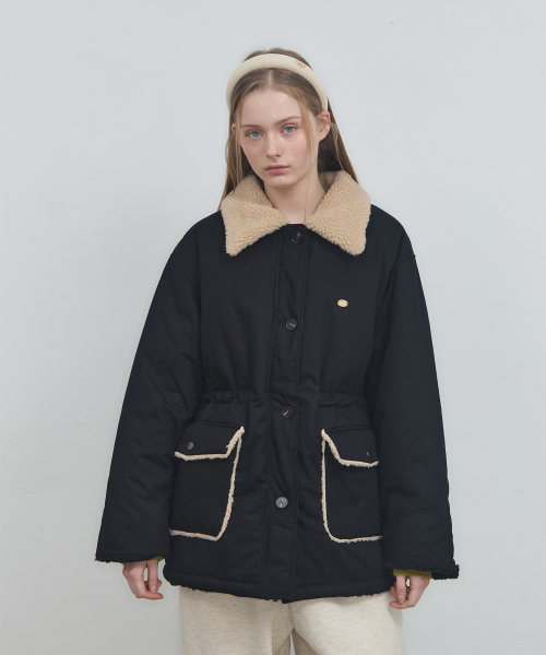 ANOETIC(アノエティック)の「FUR POINT PADDED JUMPER_BLACK(ムートンコート・レディース・ブラック・FREE)」の2枚目の写真