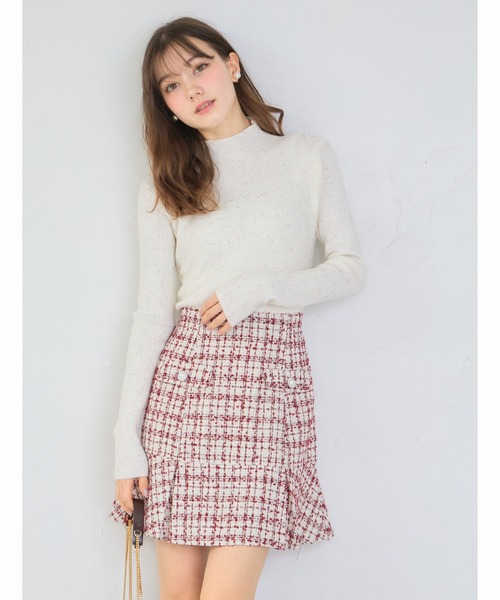 tocco closet(トッコ クローゼット)の「インナーパンツ付きパール飾り釦ラメループツイードミニスカート(スカート・レディース・ボルドー/ブラック・M)」の2枚目の写真
