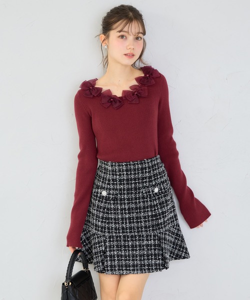 tocco closet(トッコ クローゼット)の「インナーパンツ付きパール飾り釦ラメループツイードミニスカート(スカート・レディース・ボルドー/ブラック・M)」の1枚目の写真