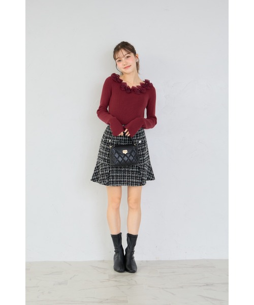 tocco closet(トッコ クローゼット)の「インナーパンツ付きパール飾り釦ラメループツイードミニスカート(スカート・レディース・ボルドー/ブラック・M)」の3枚目の写真