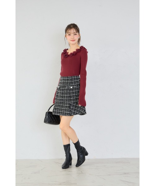 tocco closet(トッコ クローゼット)の「インナーパンツ付きパール飾り釦ラメループツイードミニスカート(スカート・レディース・ボルドー/ブラック・M)」の4枚目の写真