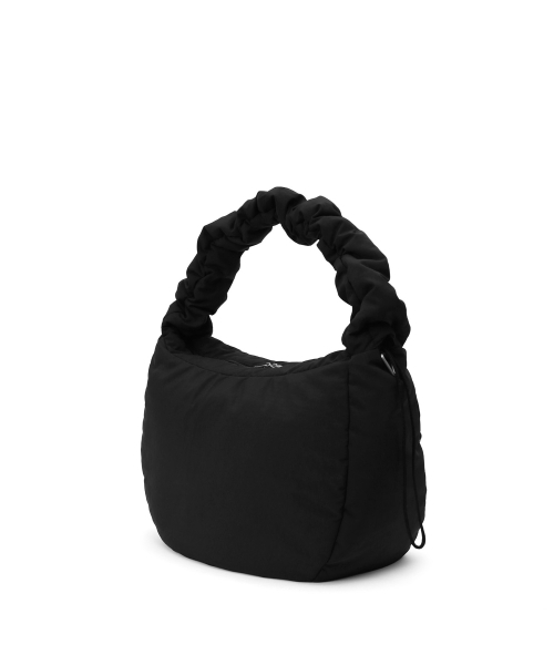 UNDERCONTROL STUDIO(アンダーコントロールスタジオ)の「ストラップ調整可能ダウンショルダーバッグ CLOUD CROSS BODY BAG / BIG / コンバートストラップ / BK(メッセンジャーバッグ・レディース・その他・FREE)」の5枚目の写真