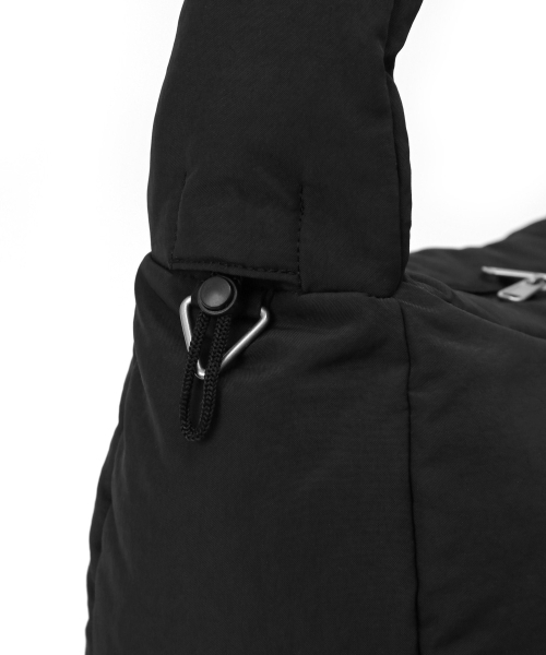 UNDERCONTROL STUDIO(アンダーコントロールスタジオ)の「ストラップ調整可能ダウンショルダーバッグ CLOUD CROSS BODY BAG / BIG / コンバートストラップ / BK(メッセンジャーバッグ・レディース・その他・FREE)」の12枚目の写真