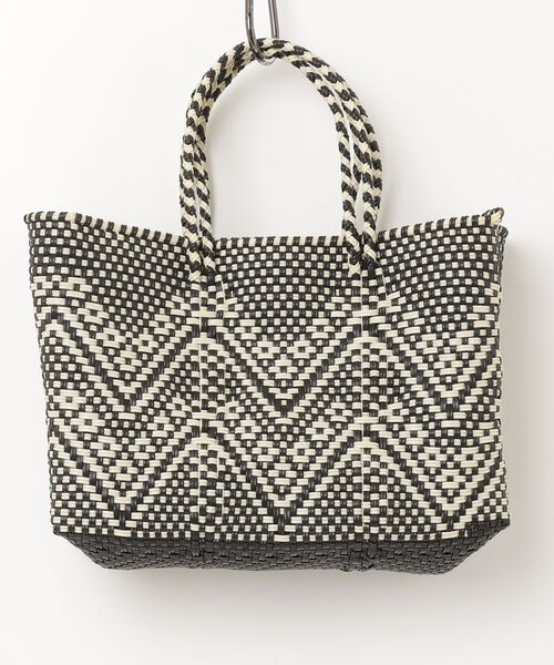 MASSIVE STORE(マッシブストア)の「【Moon Bird/ムーンバード】手編みのメルカドバッグ(横長M)幾何学・DIAMOND・CHECK・ BORDER ・STRIPE・MOTIF(かごバッグ・メンズ・ネイビー/ブラック系その他/ブラック・FREE)」の3枚目の写真