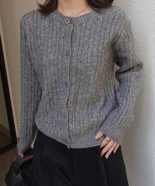 CORNERS（コーナーズ）の「ケーブルニットカーディガン（カーディガン/ボレロ・レディース・ブラック/グレー/レッド/ホワイト・FREE）」の3枚目の写真