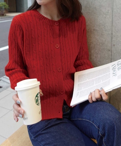 CORNERS（コーナーズ）の「ケーブルニットカーディガン（カーディガン/ボレロ・レディース・ブラック/グレー/レッド/ホワイト・FREE）」の4枚目の写真