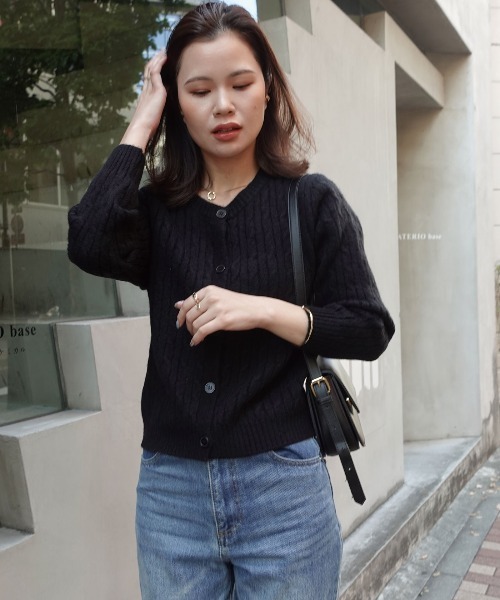 CORNERS（コーナーズ）の「ケーブルニットカーディガン（カーディガン/ボレロ・レディース・ブラック/グレー/レッド/ホワイト・FREE）」の6枚目の写真