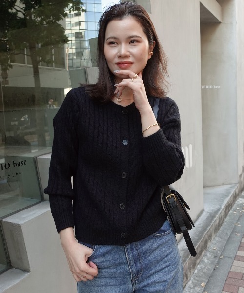 CORNERS（コーナーズ）の「ケーブルニットカーディガン（カーディガン/ボレロ・レディース・ブラック/グレー/レッド/ホワイト・FREE）」の7枚目の写真