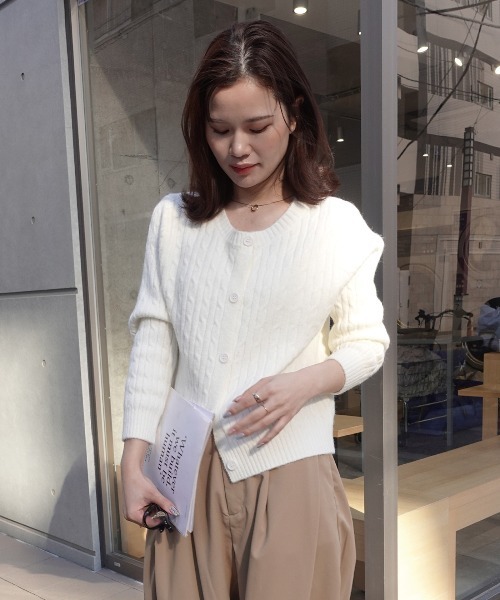 CORNERS（コーナーズ）の「ケーブルニットカーディガン（カーディガン/ボレロ・レディース・ブラック/グレー/レッド/ホワイト・FREE）」の21枚目の写真