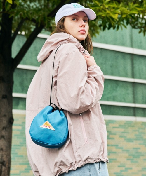 KELTY（ケルティ）の「【KELTY】ES KINCHAKU SHOULDER（ショルダーバッグ・レディース・マスタード/ネイビー/ブラック系/レオパード/タン/アニマル/スカイブルー/オリーブ/ブラウン系/ブラック/ホワイト系/ベージュ/セージグリーン・ONE SIZE）」の16枚目の写真