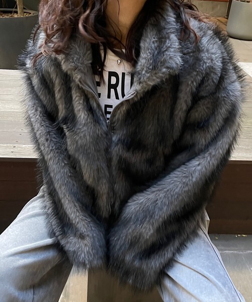 ショート丈フェイクファージャケット（その他アウター）｜ROGER AND