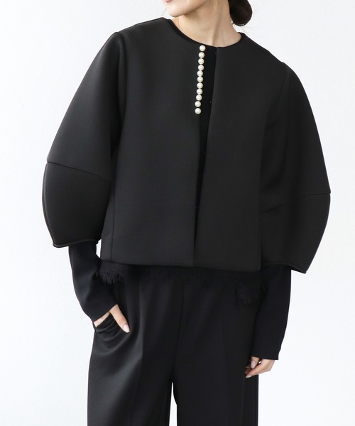 Jines（ジネス）の「パールデザインノーカラージャケット（ノーカラージャケット・レディース・ブラック/ベージュ・38）」の2枚目の写真