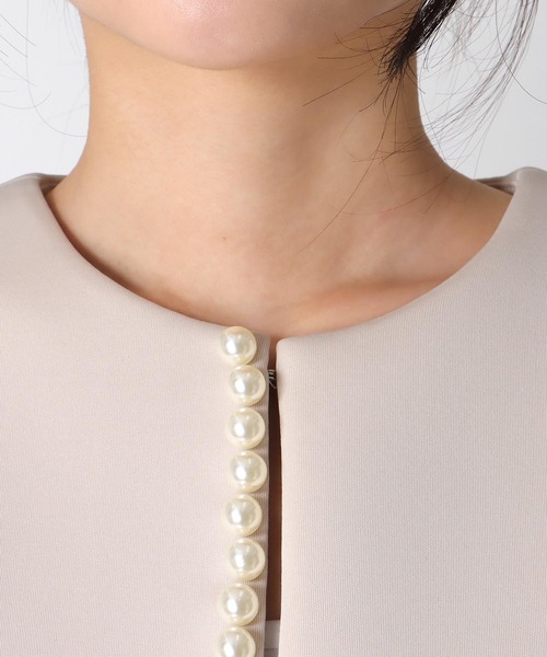 Jines（ジネス）の「パールデザインノーカラージャケット（ノーカラージャケット・レディース・ブラック/ベージュ・38）」の6枚目の写真