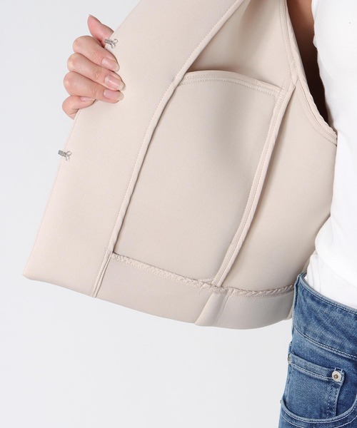 Jines（ジネス）の「パールデザインノーカラージャケット（ノーカラージャケット・レディース・ブラック/ベージュ・38）」の10枚目の写真