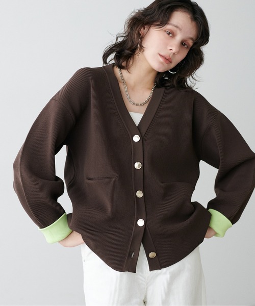 LARUTA（ラルータ）の「【LARUTA】配色ポリミドル金ボタンカーデ（カーディガン/ボレロ・レディース・ブラック/アイボリー/ピンク/ブラウン・FREE）」の2枚目の写真