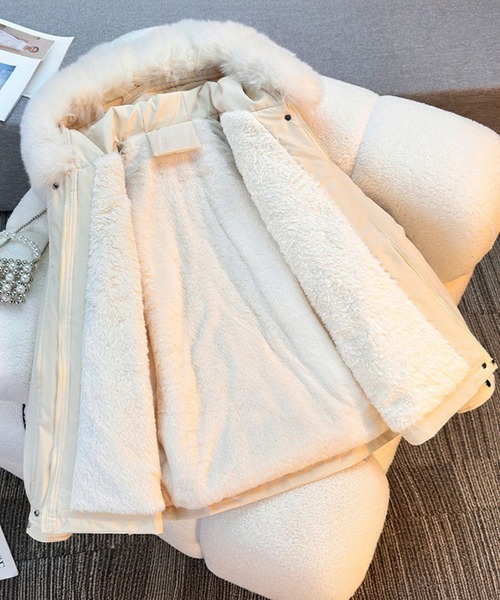 by LEGNA（バイレグナ）の「ボアライナー付きショート丈コート（その他アウター・レディース・ホワイト/ブラック/モカ/ダークブラウン・LARGE/X-LARGE/MEDIUM）」の6枚目の写真