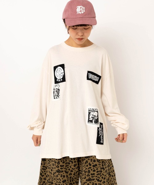 RNA（アールエヌエー）の「M2631 プリントパッチロンＴ（Tシャツ/カットソー・レディース・ブラック/ホワイト・MEDIUM）」の3枚目の写真