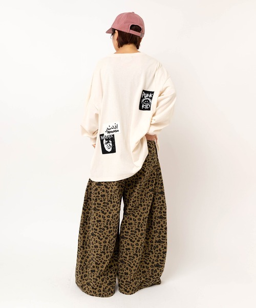 RNA（アールエヌエー）の「M2631 プリントパッチロンＴ（Tシャツ/カットソー・レディース・ブラック/ホワイト・MEDIUM）」の16枚目の写真