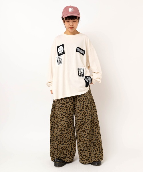 RNA（アールエヌエー）の「M2631 プリントパッチロンＴ（Tシャツ/カットソー・レディース・ブラック/ホワイト・MEDIUM）」の14枚目の写真