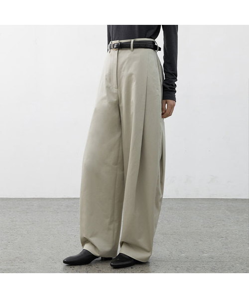 ATELIER NAIN(アトリエナイン)の「CHINO VOLUME CURVED TUCK PANTS(PT-5708)(その他パンツ・レディース・チャコール/ライトベージュ・SMALL/MEDIUM)」の1枚目の写真