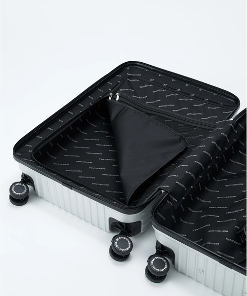 DC SHOES(ディーシーシューズ)の「DC SHOES メンズ DC CC GRAFFIK M スーツケース キャリーバッグ 【2026年春夏モデル】/57リッターローラーバッグ(スーツケース/キャリーバッグ・メンズ・ブラック×ホワイト/シルバー・FREE)」の3枚目の写真