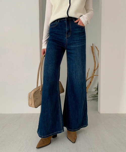 VASCARA(バスカラ)の「Regular Flare fit Denim Pants(デニムパンツ・レディース・ダークブルー・SMALL/LARGE/MEDIUM)」の2枚目の写真