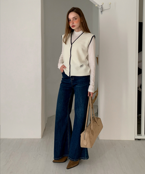 VASCARA(バスカラ)の「Regular Flare fit Denim Pants(デニムパンツ・レディース・ダークブルー・SMALL/LARGE/MEDIUM)」の3枚目の写真