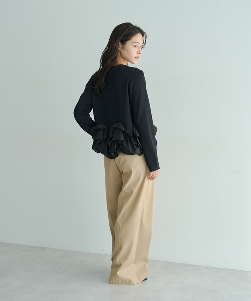 YECCA VECCA（イェッカヴェッカ）の「パール釦ラッフルカーディガン（カーディガン/ボレロ・レディース・オフホワイト/ブラック/グレイッシュベージュ・FREE）」の13枚目の写真