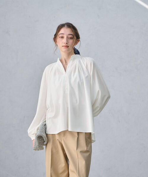 UNITED ARROWS(ユナイテッドアローズ)の「プリーツ ボリュームスリーブ ブラウス ‐ウォッシャブル‐(シャツ/ブラウス・レディース・ブラック/オフホワイト/ライトピンク・FREE)」の4枚目の写真