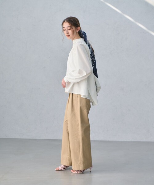 UNITED ARROWS(ユナイテッドアローズ)の「プリーツ ボリュームスリーブ ブラウス ‐ウォッシャブル‐(シャツ/ブラウス・レディース・ブラック/オフホワイト/ライトピンク・FREE)」の6枚目の写真