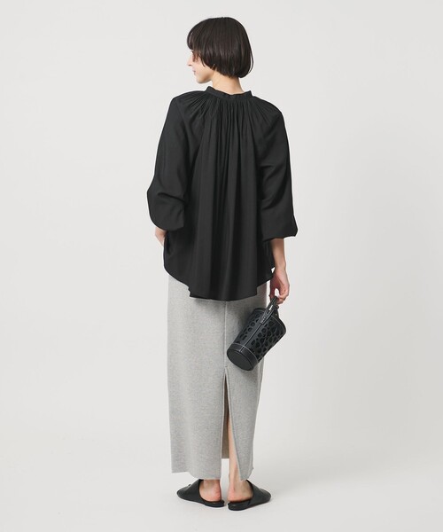 UNITED ARROWS(ユナイテッドアローズ)の「プリーツ ボリュームスリーブ ブラウス ‐ウォッシャブル‐(シャツ/ブラウス・レディース・ブラック/オフホワイト/ライトピンク・FREE)」の11枚目の写真