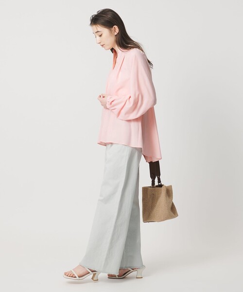 UNITED ARROWS(ユナイテッドアローズ)の「プリーツ ボリュームスリーブ ブラウス ‐ウォッシャブル‐(シャツ/ブラウス・レディース・ブラック/オフホワイト/ライトピンク・FREE)」の15枚目の写真