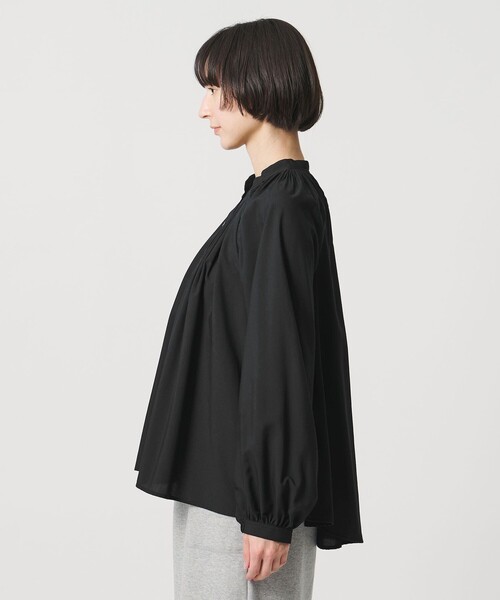 UNITED ARROWS(ユナイテッドアローズ)の「プリーツ ボリュームスリーブ ブラウス ‐ウォッシャブル‐(シャツ/ブラウス・レディース・ブラック/オフホワイト/ライトピンク・FREE)」の17枚目の写真